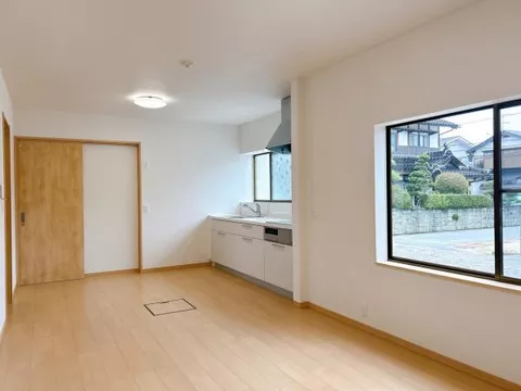 Kitano, Kurayoshi-shi (Kurayoshi station) 2F 4LDK

13,490,000 yen