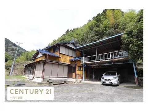 ● Nakakawauchi, Shimizu Ward ● A used house in a mountainous area where you can feel nature up close!
