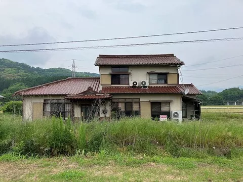 55 minutes on foot from JR Hakushin Line "Shinazaki"