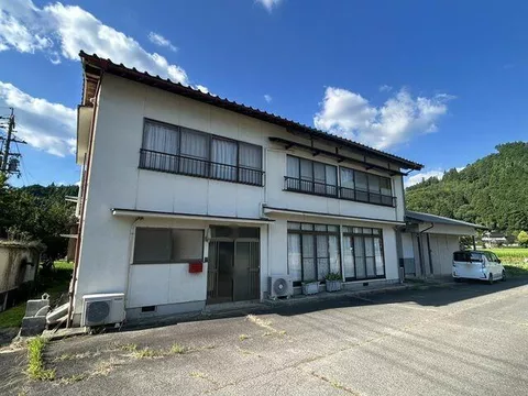 Maniwa City, Kumi (Chugoku Katsuyama Station) 2-story building, 7DK