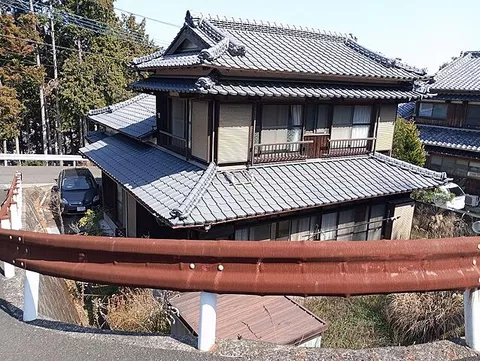 Used single-family home, 5 minutes on foot from the Aritsuka bus stop