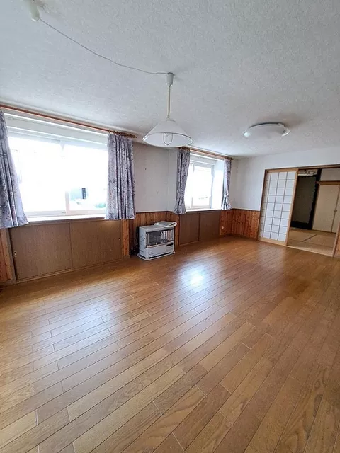 Used single-family home in Asahikawa City, Shunkodai 3-jo - Image 3
