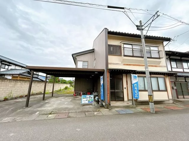 Open house scheduled / Under renovation / Property with parking for 5 cars and 10LDK.