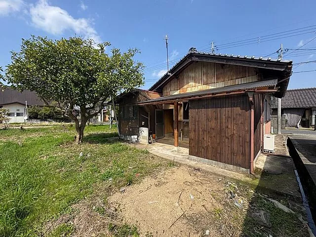 Used single-family home in Yosano Town, Mikawachi - a house with hassaku (a type of citrus fruit)