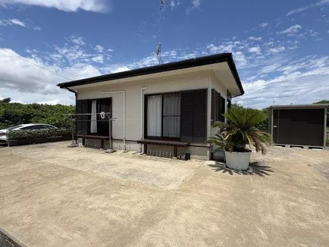 27 minutes on foot from JR Joban Line "Otsuko"