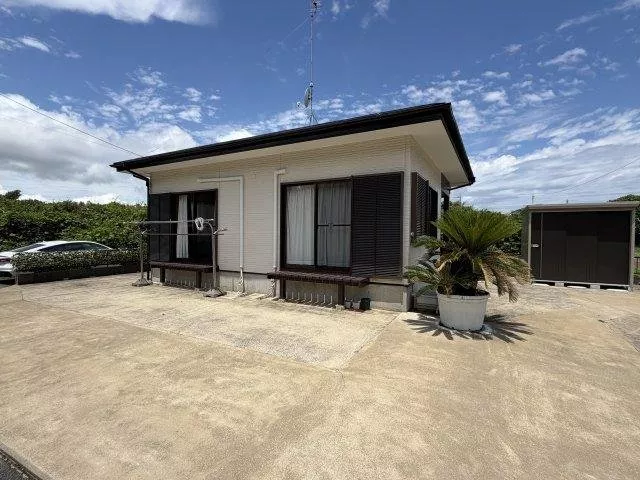 27 minutes on foot from JR Joban Line "Otsuko"