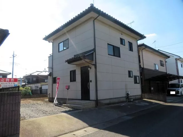 This is a used house that has been renovated! One unit for sale. Immediate move-in available! Inquiries for viewing are welcome.