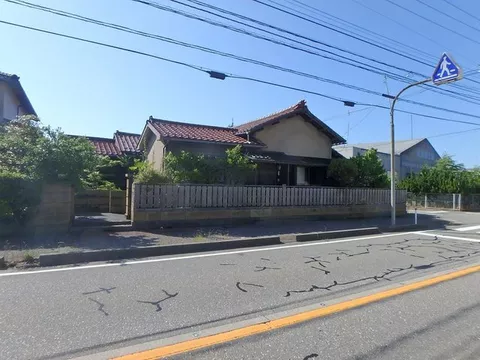 7K house with a tea room, single-story