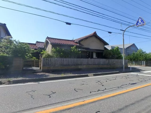 7K house with a tea room, single-story