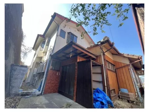 This property offers a prime view of Nagasaki Port. Ideal for those who prioritize rural living and location.