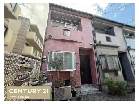 ■ 2-minute walk to the station ■ Land area approximately 12.79 tsubo ■ 3-story wooden building ■ Good sunlight
