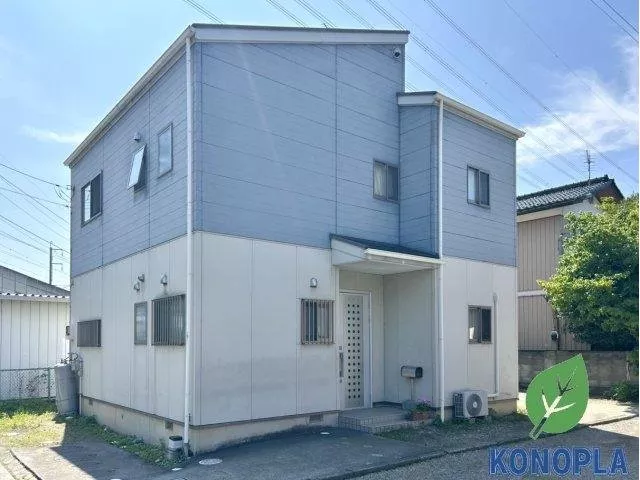 A house available for around 30,000 yen per month, master bedroom 13 tatami mats, a safe living environment, WIC.