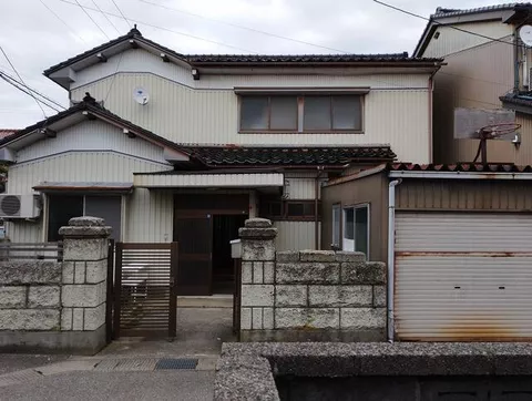 Takaoka City Ogifu (Shimin Byoin Mae Station) 2-story building 7DK