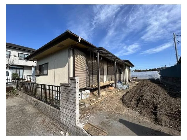 【Open house held】Single-story property scheduled for interior and exterior renovation! Parking for 3 cars in parallel and a garden available