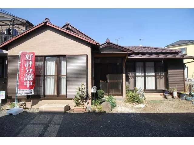 "◆ 86 years old ◆ Single-story with garden ◆ No reconstruction allowed ◆ Interior viewing available"