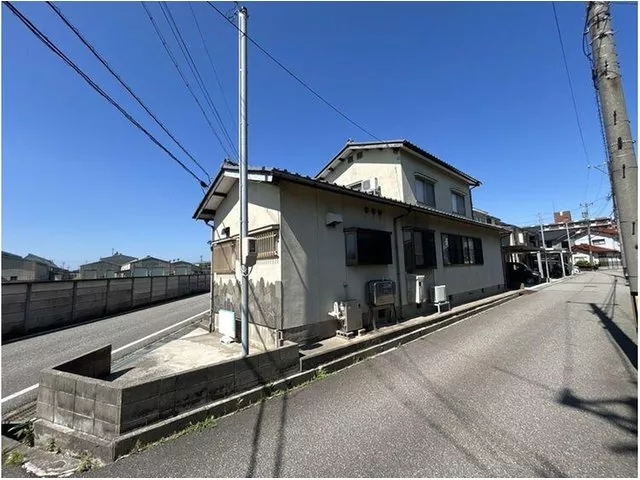 5 minutes on foot to IR Ishikawa Railway Matsuto Station! Southwest corner lot with parking for 2 cars available.