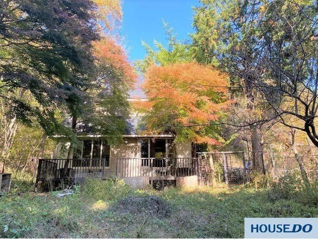 A nature-rich resort area surrounded by trees for about 30,000 yen per month. Parking for over 6 cars available!