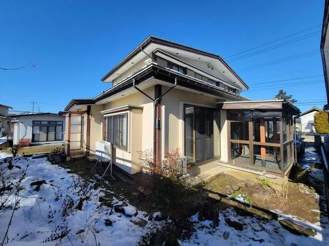 A detached house in a quiet residential area! Conveniently located near Tendo Station!