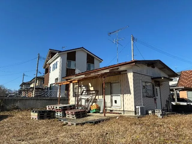 ■A spacious approximately 360 tsubo lot for a free lifestyle. This is a container house property.