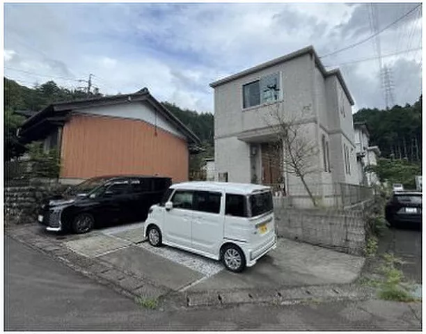 Used single-family home Used residence Higashifukase