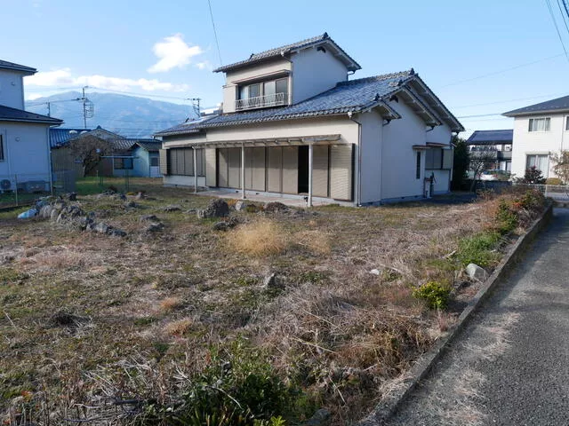 12 minutes on foot from JR Chuo Line "Kofu" Station