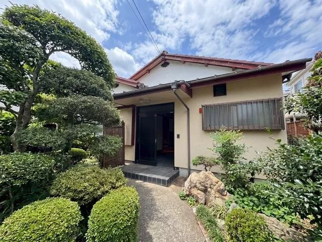 ■ Popular single-story house! Land area over 100 tsubo! Quiet living environment ■