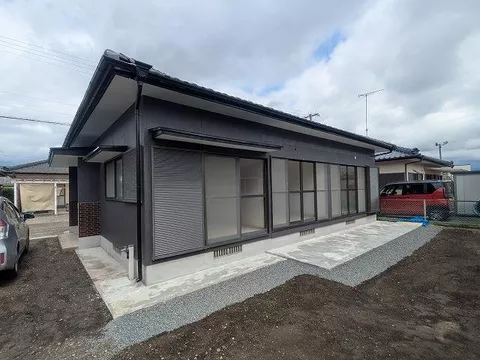 Renovated to all-electric, immediate delivery, underfloor insulation, window heat-shielding film applied