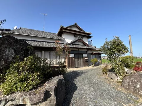 Kamogawa Town, Chikujo District, Oaza Naritune (Yoshitomi Station) 2-story building 6DK