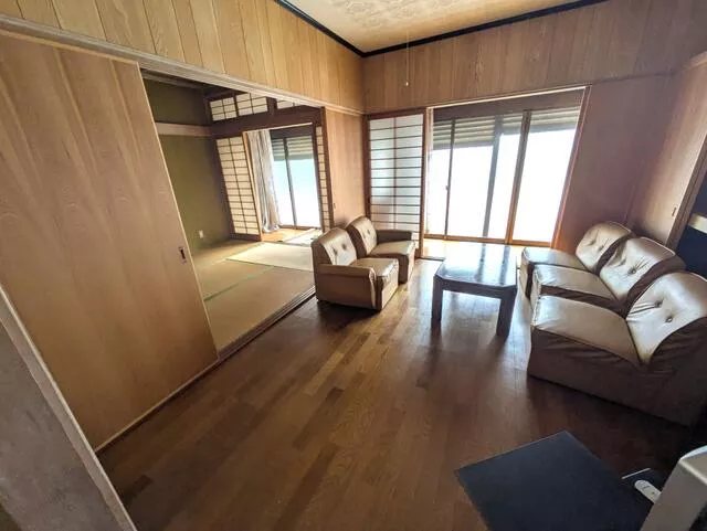 Kure City, Kawajiri-cho Higashi 3-chome (Aki-Kawajiri Station) 2-story building 10LDK