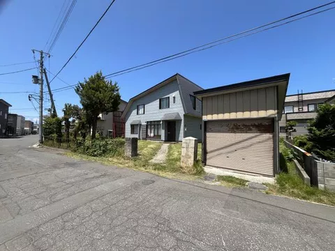 5400m on foot from JR Ou Main Line "Hirosaki" Station