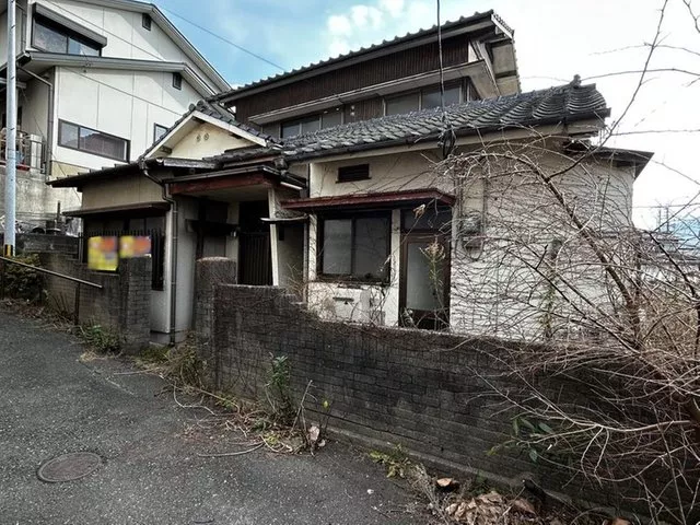 [Reconstruction not possible, loan not available] A safe two-story 4DK within walking distance to the station and elementary/middle schools.