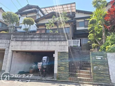 About 7 minutes on foot from Miyanosaka Station + immediate viewing available! Spacious 5DK with all rooms over 6 tatami mats!