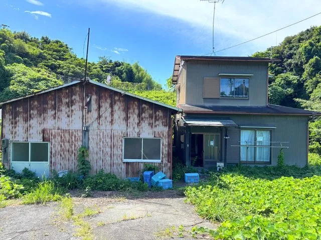 A property with a business warehouse on a vast site of approximately 200 tsubo has appeared!