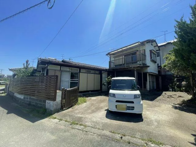Yatsushiro City, Kagami-cho Shimoarisa (Arisa Station) 2-story 8DK 4 million yen