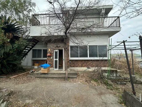 Toyookacho-Omachi, Shikokuchuo-shi, Shikoku (Iyo Sarukawa Sta.) 2F 7DK

3.8 million yen