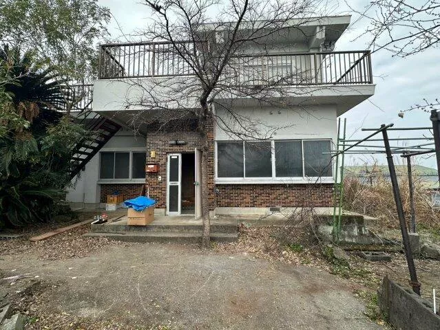 Toyookacho-Omachi, Shikokuchuo-shi, Shikoku (Iyo Sarukawa Sta.) 2F 7DK

3.8 million yen
