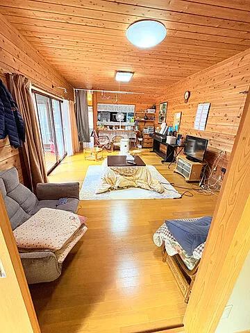 Used single-family home, 25 km from Fujikyu Railway Tsuru City Station
