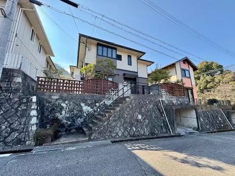 Lightweight steel construction 3SLDK by Sekisui House + garage, all-electric, with gardens to the north and south.