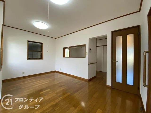 Open during the holidays + all rooms are over 6 tatami mats. Convenient living ■ 2-minute walk to supermarket and convenience store