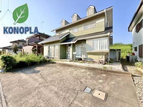 All rooms face south☆Good sunlight■Parking for 3 cars available■Attic storage■Counter■Abundant storage