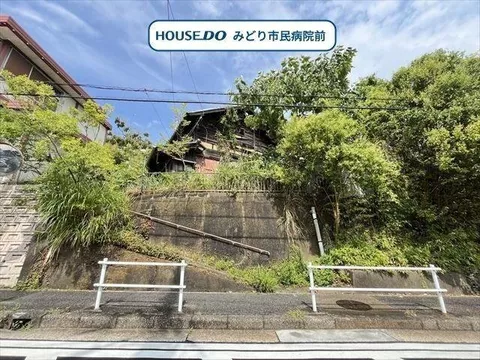 About a 7-minute walk to Arimatsu Station. Various living facilities are within walking distance, making it a convenient living environment.