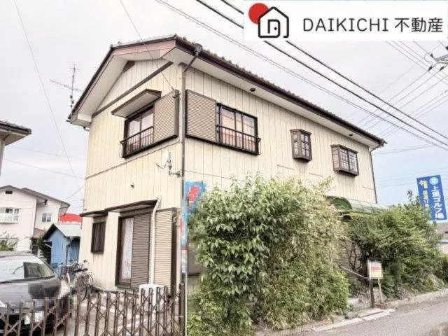 Good sunlight exposure! Ample storage space! Spacious 5K!