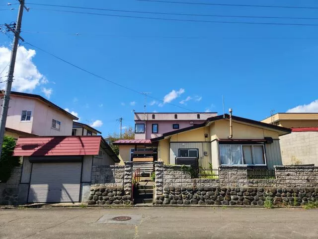 Hirosaki City, Oaza Sakuragaoka 4-chome (Seiai Chuko-mae Station) Single-story building 5K