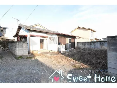 A used single-story house in Sakaino-cho 7-chome is newly available♪ Convenient location for shopping♪ Parking for 2 cars is possible♪