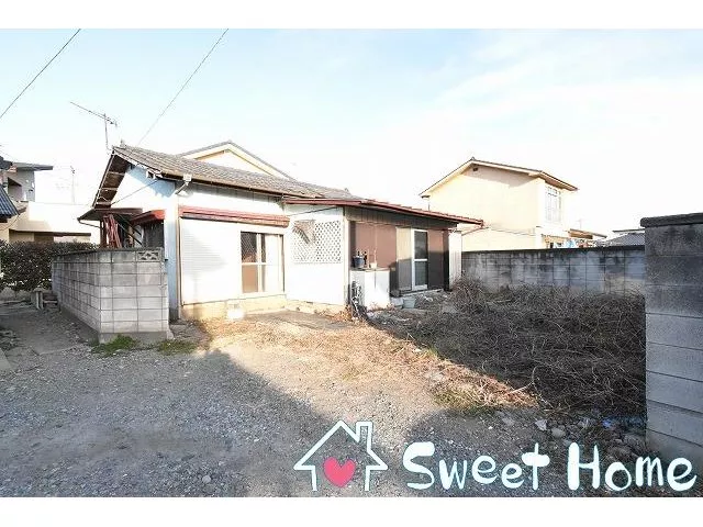 A used single-story house in Sakaino-cho 7-chome is newly available♪ Convenient location for shopping♪ Parking for 2 cars is possible♪
