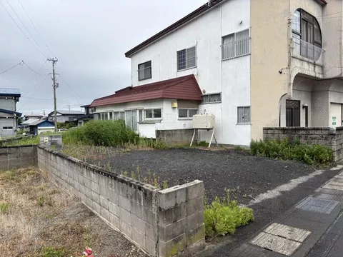 Goshogawara City, Kanagi Town, Kase, Hibari Field (Kase Station) 2-story building 10K