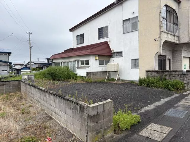 Goshogawara City, Kanagi Town, Kase, Hibari Field (Kase Station) 2-story building 10K