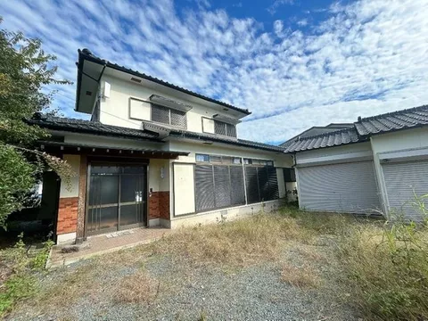 [Open House] Current sale / Move-in available within the year / Parking for 4 cars available / 10-minute walk to Ikura Elementary School