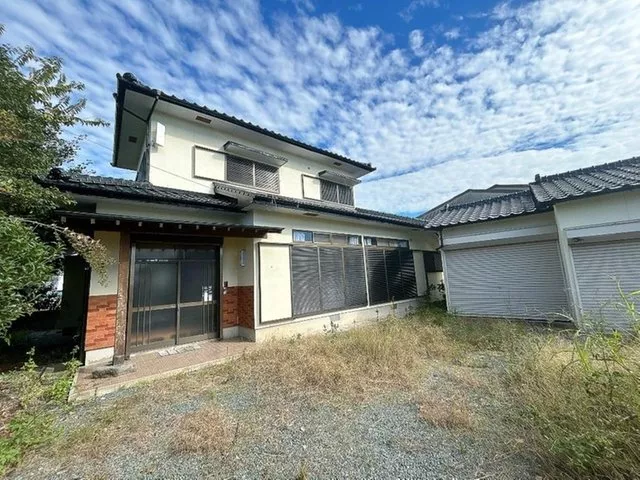[Open House] Current sale / Move-in available within the year / Parking for 4 cars available / 10-minute walk to Ikura Elementary School