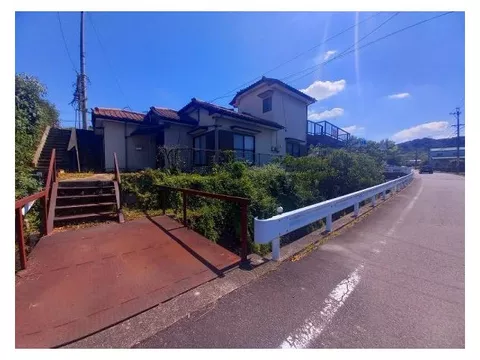 Northwest corner lot, about 21 minutes on foot to Koizumi Elementary School and Koizumi Junior High School